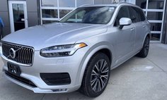 2022 Volvo XC90 T6 Momentum 6-Passenger