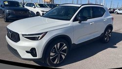 2023 Volvo XC40 B5 Ultimate Dark Theme