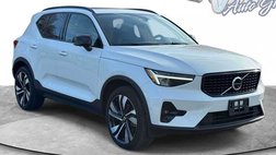 2023 Volvo XC40 B5 Plus Dark Theme