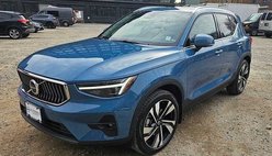 2025 Volvo XC40 B5 Ultra Bright Theme