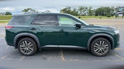 2022 Nissan Pathfinder SL