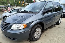 2006 Chrysler Town and Country Base