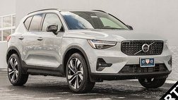 2025 Volvo XC40 B5 Ultra Dark Theme