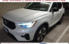 2023 Volvo XC40 B5 Plus Dark Theme