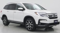 2022 Honda Pilot Touring w/Rear Captain's Chairs