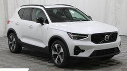 2023 Volvo XC40 B5 Plus Dark Theme