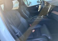 2024 Volvo XC60 B5 Ultimate Dark Theme