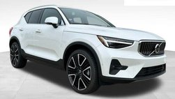 2025 Volvo XC40 B5 Ultra Bright Theme