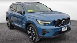 2023 Volvo XC40 B5 Plus Dark Theme