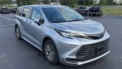 2023 Toyota Sienna LE 8-Passenger