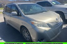 2015 Toyota Sienna XLE 7-Passenger Auto Access Seat