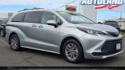 2024 Toyota Sienna LE 8-Passenger