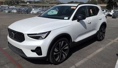2025 Volvo XC40 B5 Plus Dark Theme