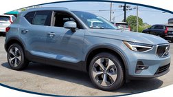 2023 Volvo XC40 B5 Plus Bright Theme