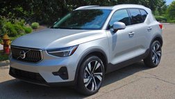 2025 Volvo XC40 B5 Plus Bright Theme