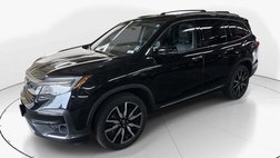 2020 Honda Pilot Touring w/Rear Captain's Chairs