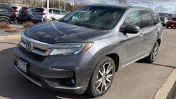 2021 Honda Pilot Touring w/Rear Captain's Chairs