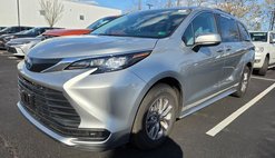 2025 Toyota Sienna LE 8-Passenger