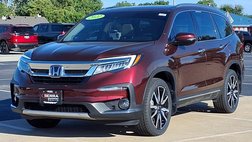 2022 Honda Pilot Touring w/Rear Captain's Chairs
