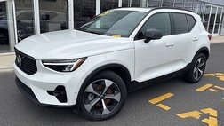 2025 Volvo XC40 B5 Plus Dark Theme