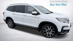 2022 Honda Pilot Touring w/Rear Captain's Chairs