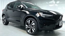 2025 Volvo XC40 B5 Plus Dark Theme