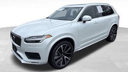 2022 Volvo XC90 T6 Momentum 7-Passenger