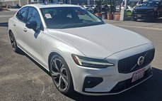 2023 Volvo S60 B5 Plus Dark Theme