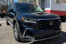 2023 Honda Pilot EX-L w/Rear Captain's Chairs