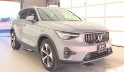 2025 Volvo XC40 B5 Plus Bright Theme