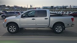 2011 Nissan Titan SV