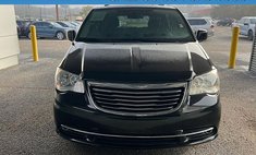 2016 Chrysler Town and Country Touring