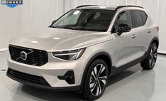 2025 Volvo XC40 B5 Plus Dark Theme