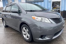2013 Toyota Sienna LE 8-Passenger