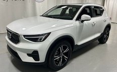 2025 Volvo XC40 B5 Core Bright Theme