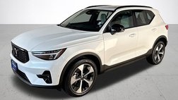 2025 Volvo XC40 B5 Plus Dark Theme