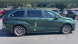 2022 Toyota Sienna LE 8-Passenger