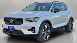 2025 Volvo XC40 B5 Plus Dark Theme