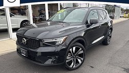 2025 Volvo XC40 B5 Plus Dark Theme