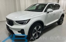 2025 Volvo XC40 B5 Plus Bright Theme