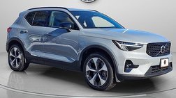 2025 Volvo XC40 B5 Plus Dark Theme