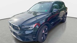 2025 Volvo XC40 B5 Core Bright Theme