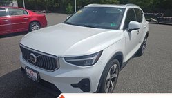 2023 Volvo XC40 B5 Plus Bright Theme