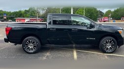 2022 Nissan Titan SV