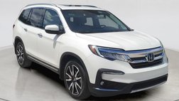 2019 Honda Pilot Touring w/Rear Captain's Chairs
