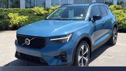 2023 Volvo XC40 B5 Plus Dark Theme