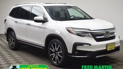2022 Honda Pilot Touring w/Rear Captain's Chairs