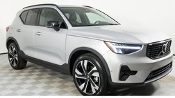 2025 Volvo XC40 B5 Plus Dark Theme