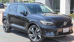 2025 Volvo XC40 B5 Plus Dark Theme