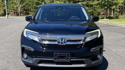 2022 Honda Pilot Touring w/Rear Captain's Chairs